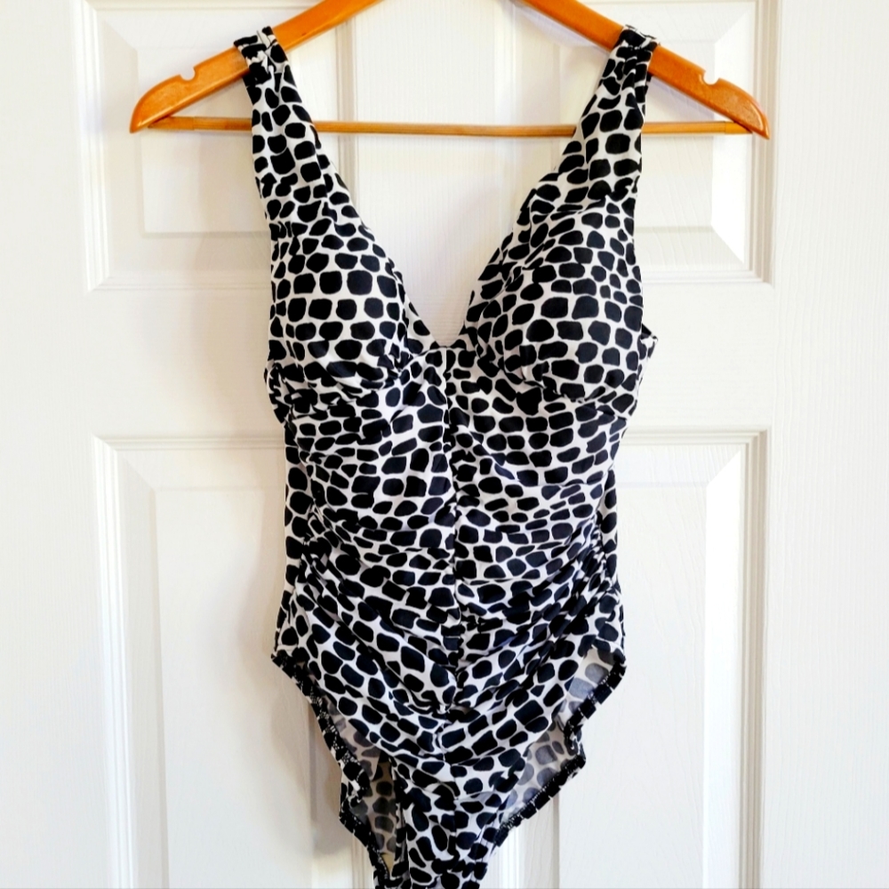 Miraclesuit Black & White Swimsuit Size 8